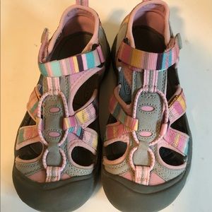Girls keen sandals